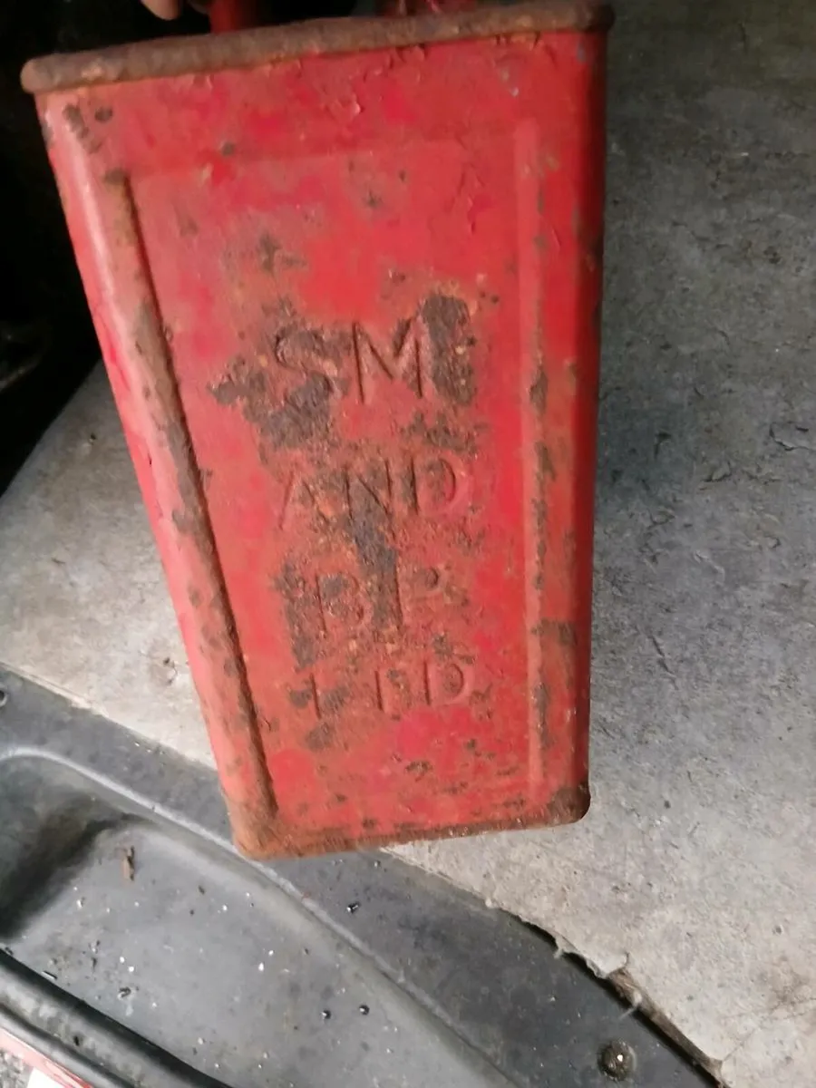 CLASSIC ANTIQUE COLLECTABLE PETROL CAN - Image 3