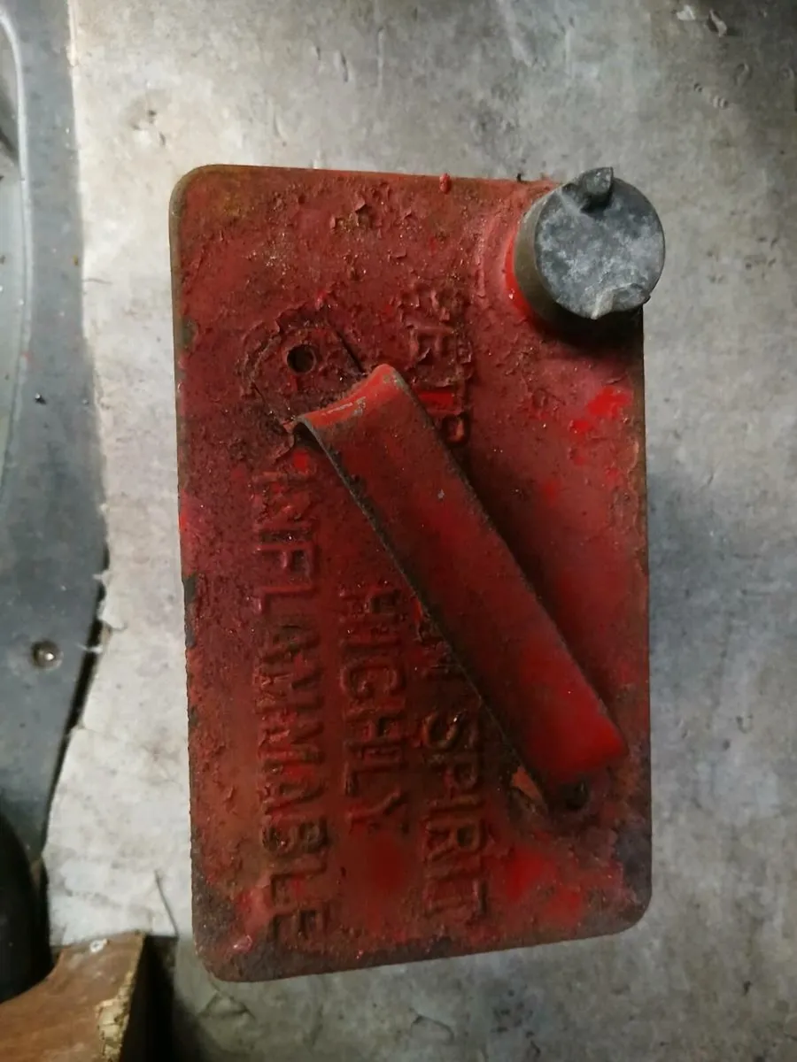 CLASSIC ANTIQUE COLLECTABLE PETROL CAN - Image 4