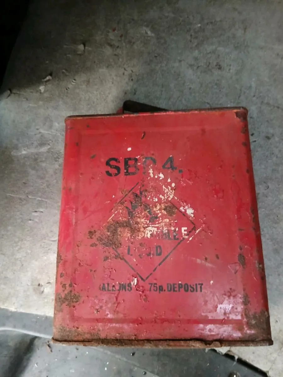 CLASSIC ANTIQUE COLLECTABLE PETROL CAN - Image 1