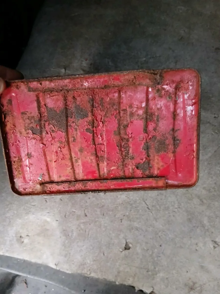 CLASSIC ANTIQUE COLLECTABLE PETROL CAN - Image 2