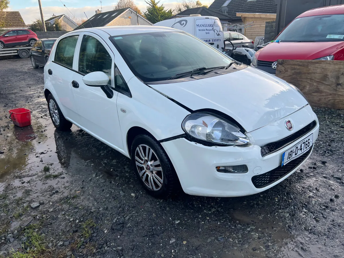 2018 Fiat Punto drive away only 126 kms - Image 1