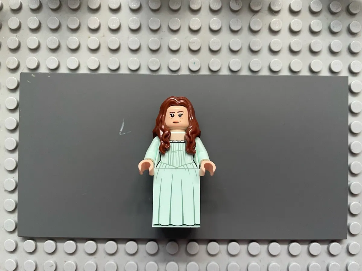 lego pirates of the Caribbean poc037 Carina figure - Image 1