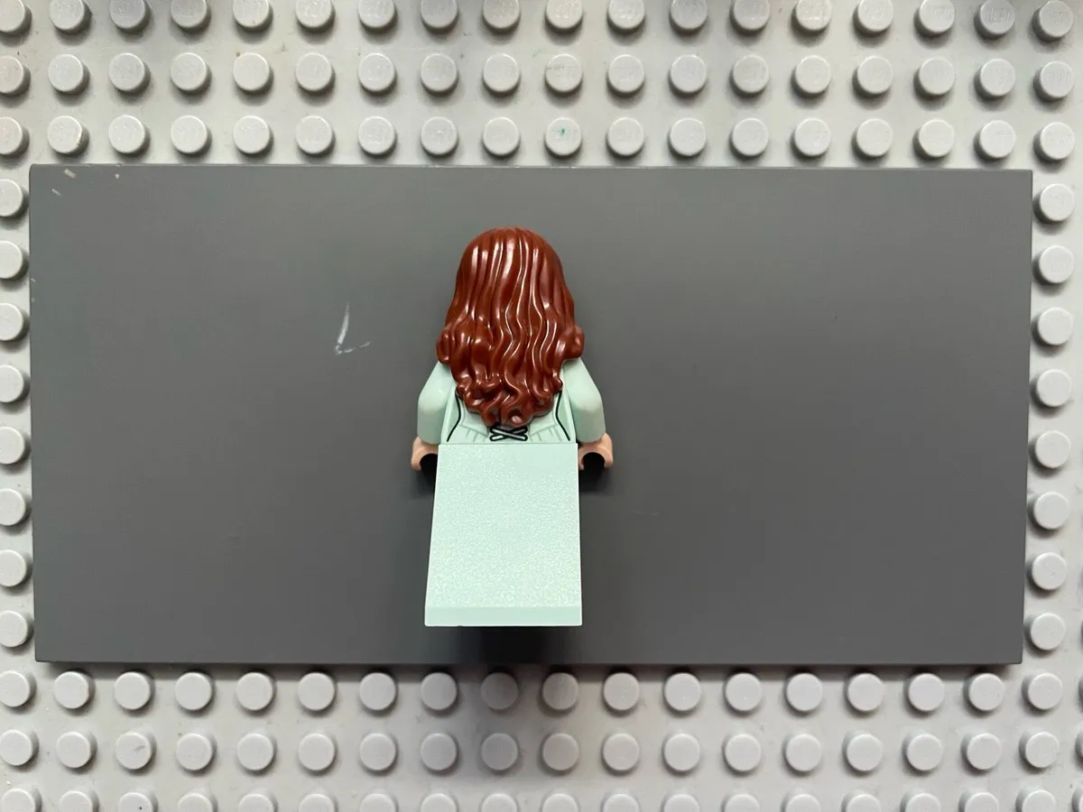 lego pirates of the Caribbean poc037 Carina figure - Image 2