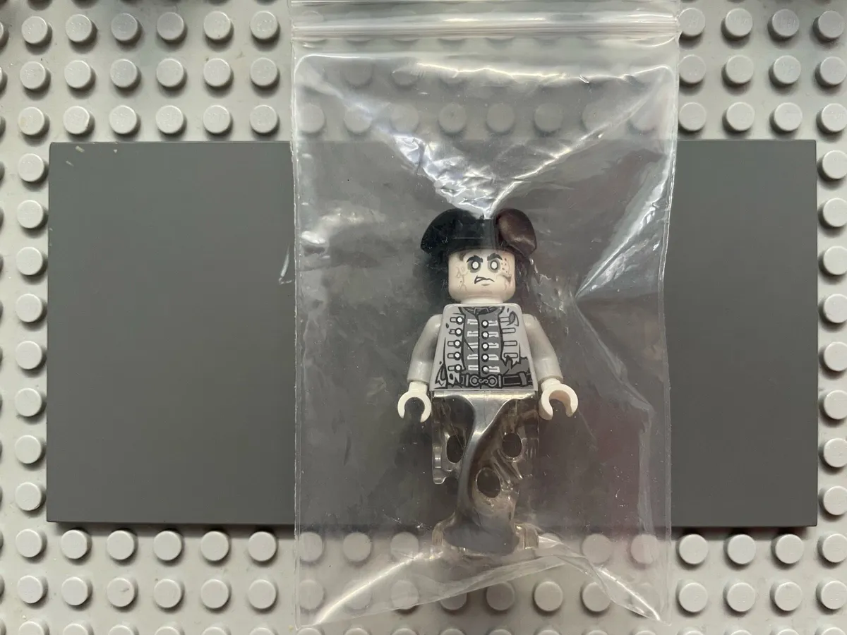 lego pirates of the Caribbean poc030 Officer fig - Image 3