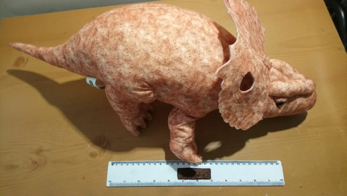 Large roaring dinosaur lizard godzilla triceratop - Image 1