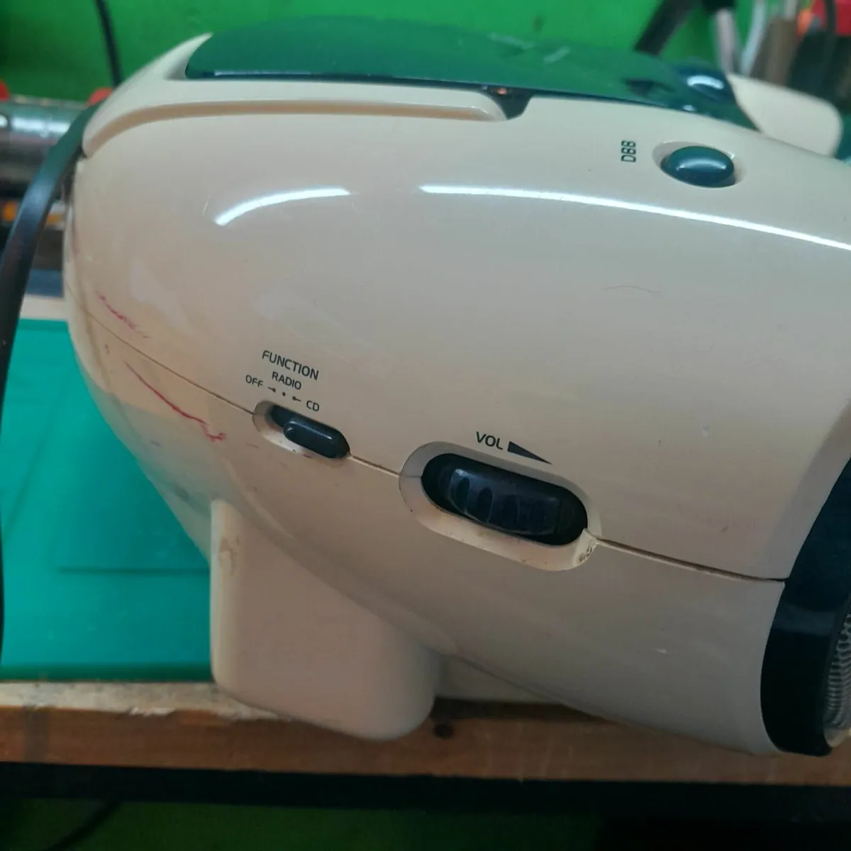 Radio CD Player - Image 2