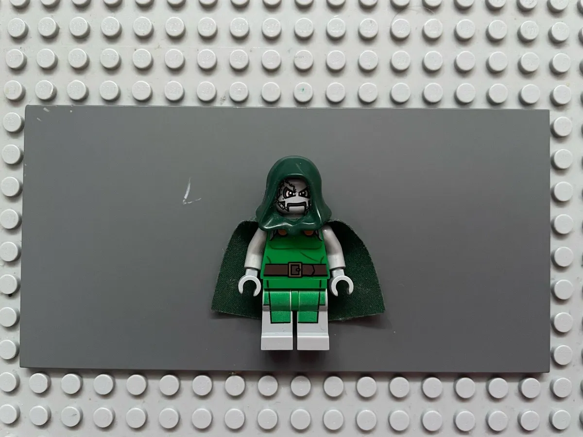 lego super heroes sh0052 Dr. Doom minifigure - Image 1