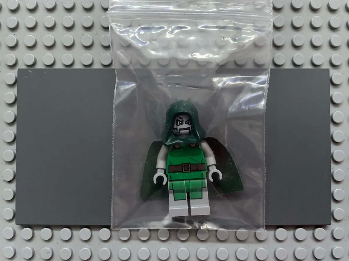 lego super heroes sh0052 Dr. Doom minifigure - Image 3