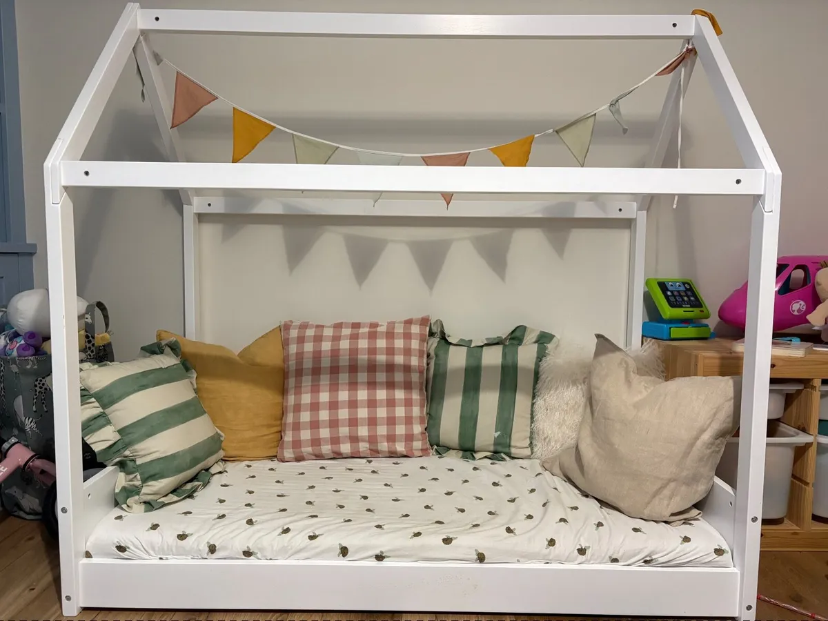 Toddler hut bed - Image 1