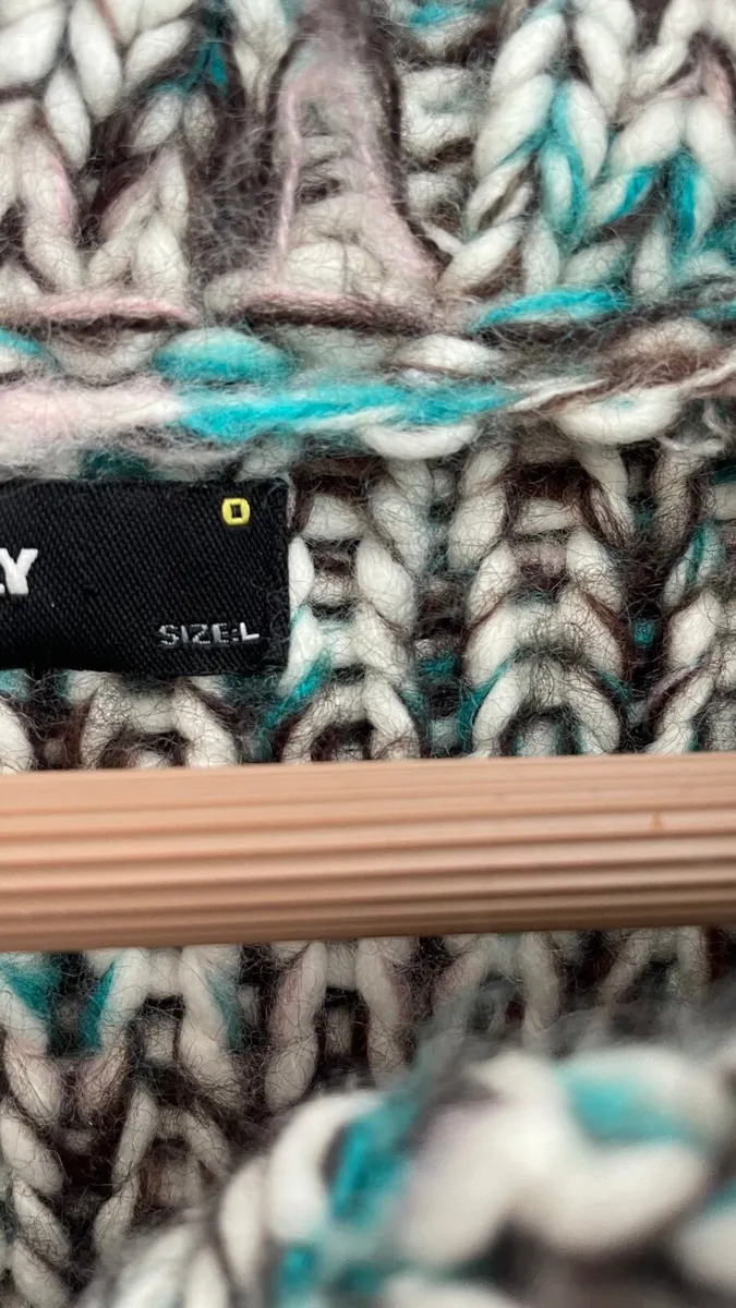 Women’s cardigan - Image 2