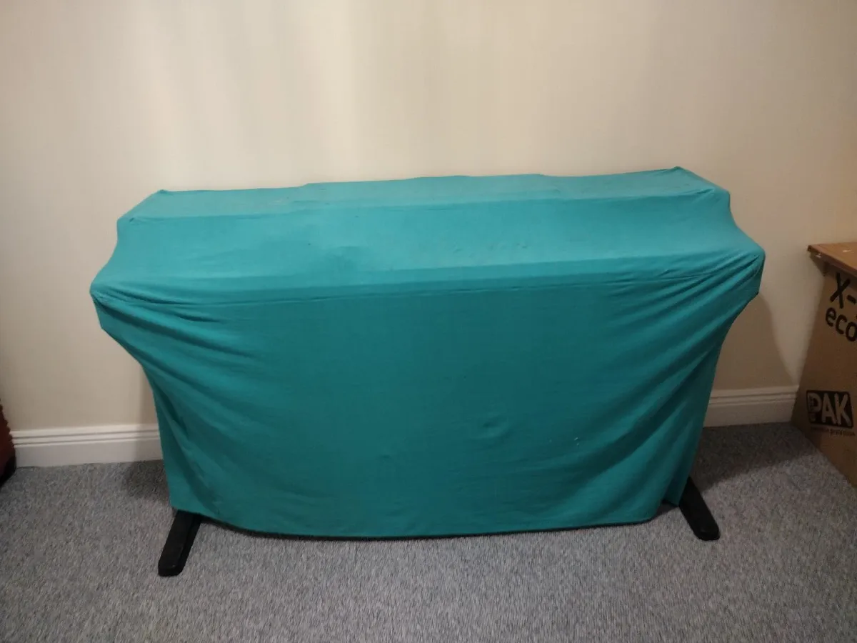 Korg EC150 digital keyboard - Image 3