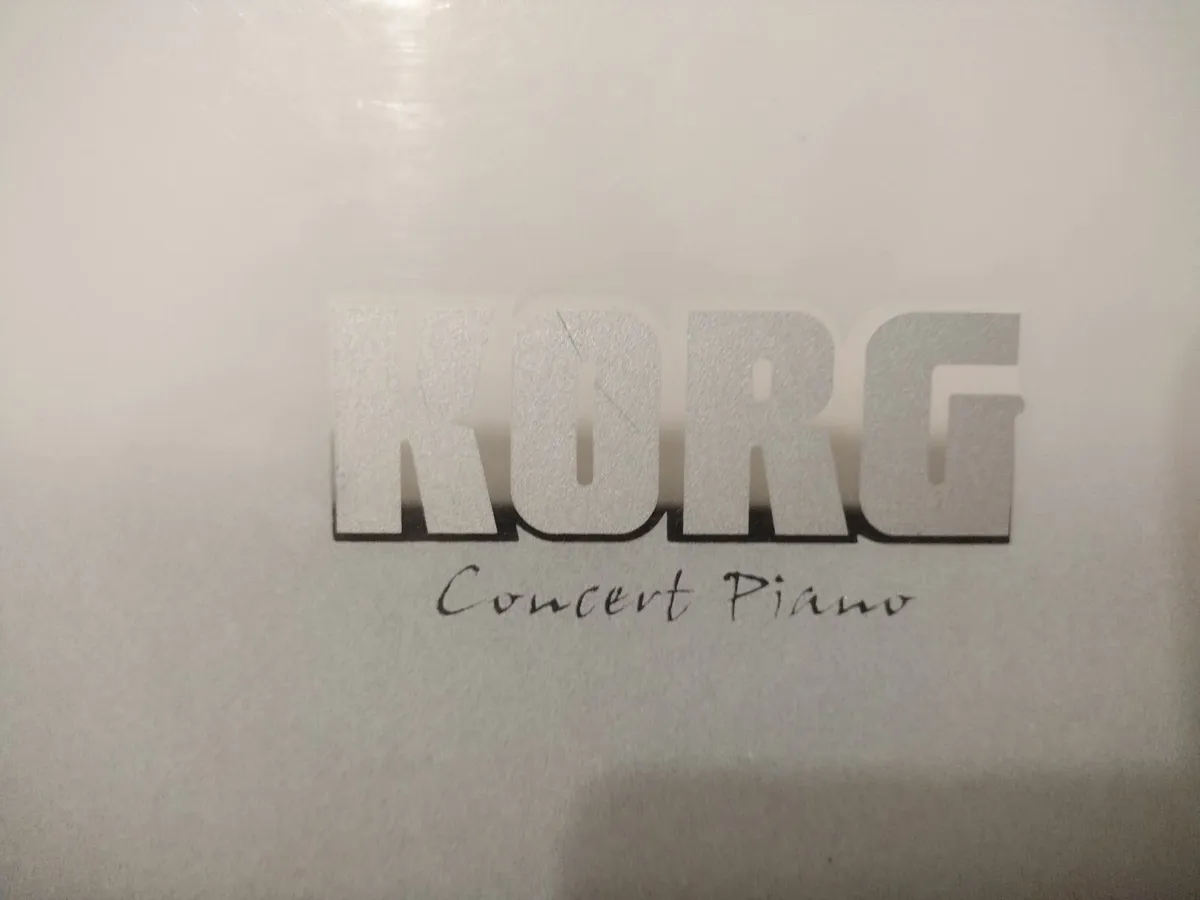 Korg EC150 digital keyboard - Image 2