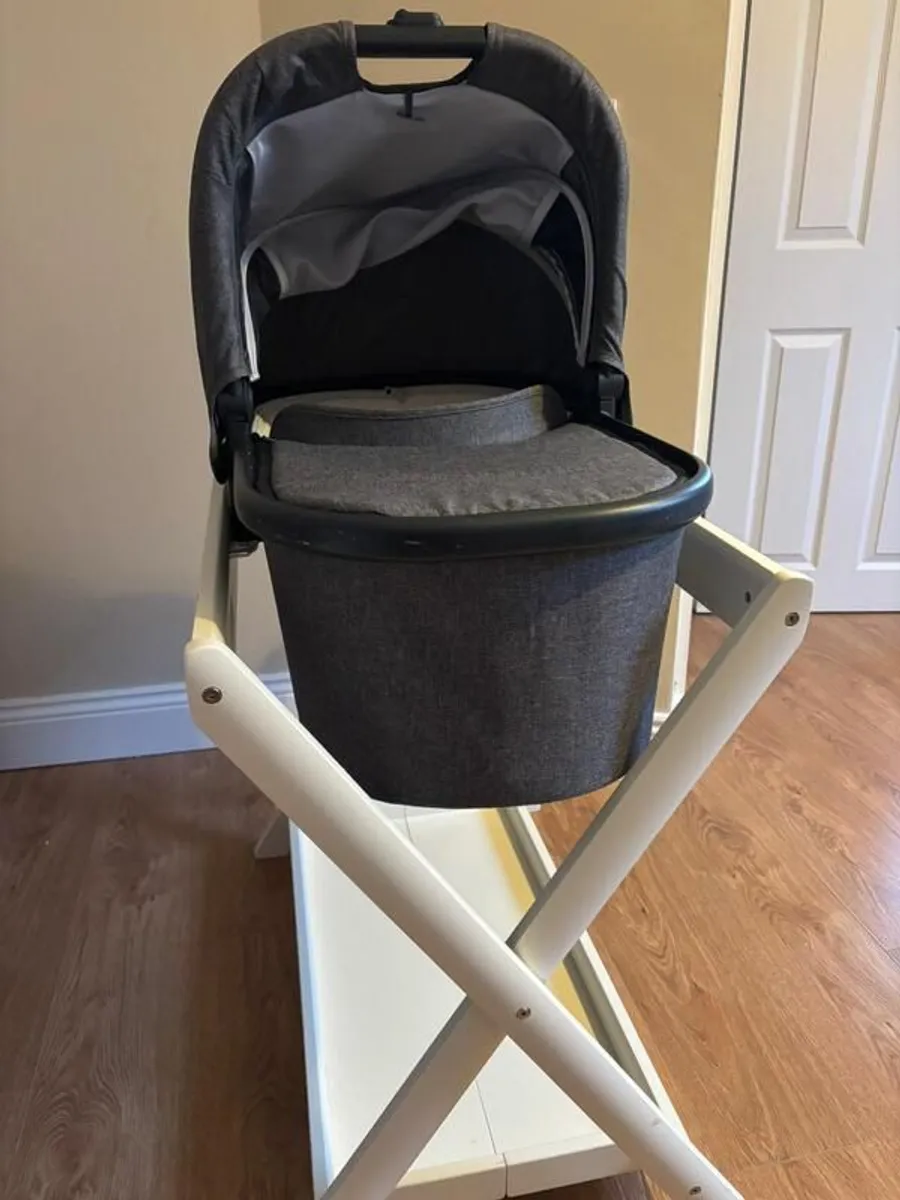 Uppababy Vista Bassinet and Stand - Image 2