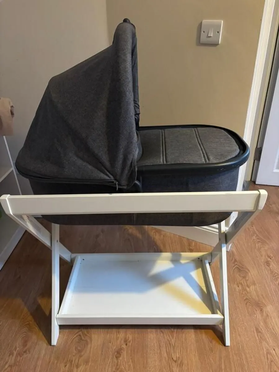 Uppababy Vista Bassinet and Stand - Image 3