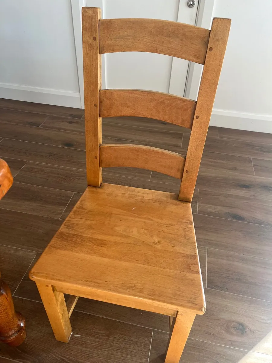Solid pine kitchen table and chairs - Image 3