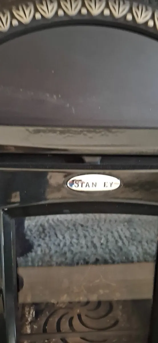 Stanley insert black enamel stove with back boiler - Image 4