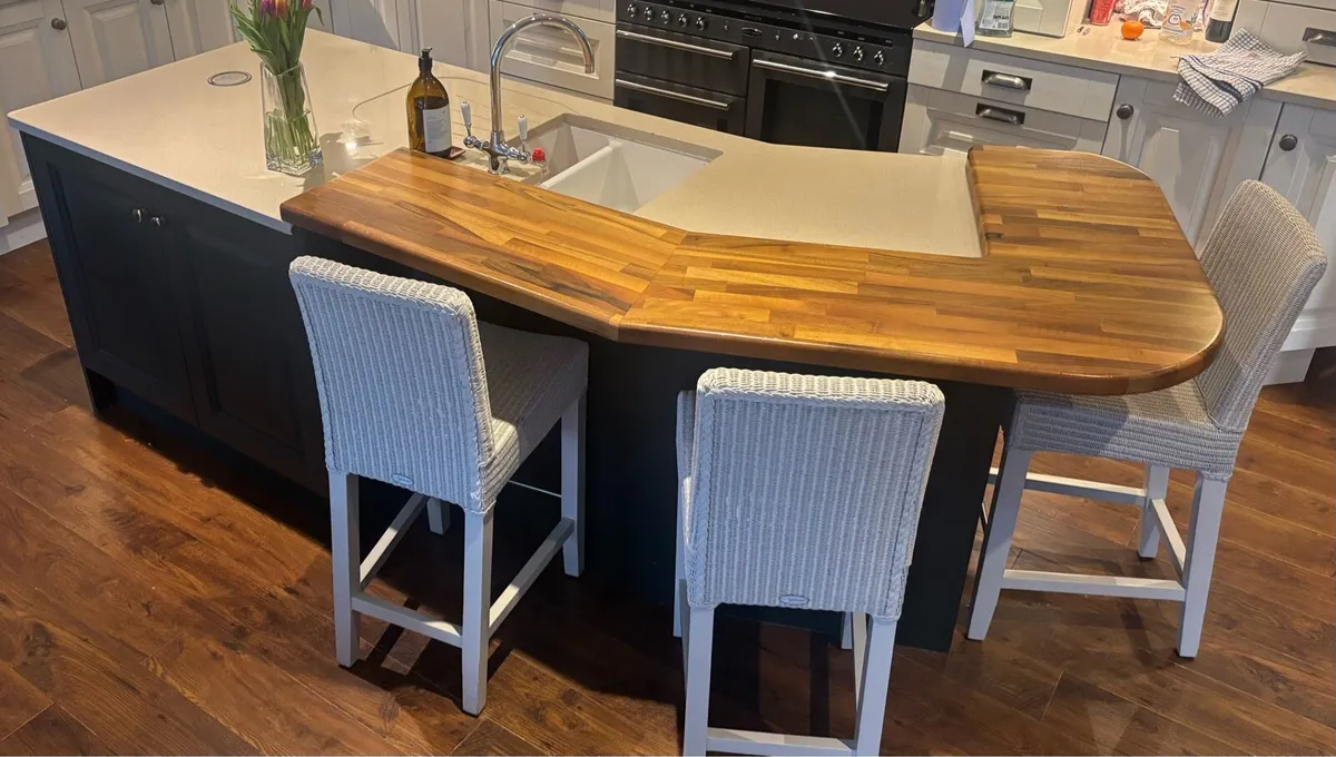 Kitchen island - Image 1