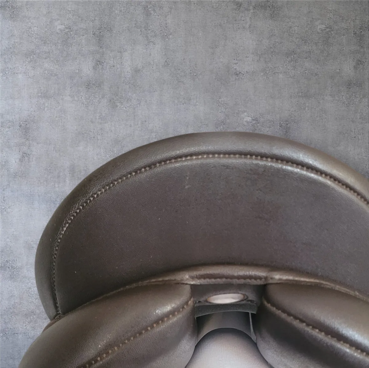 Wintec brown 17.5 saddle - Image 2