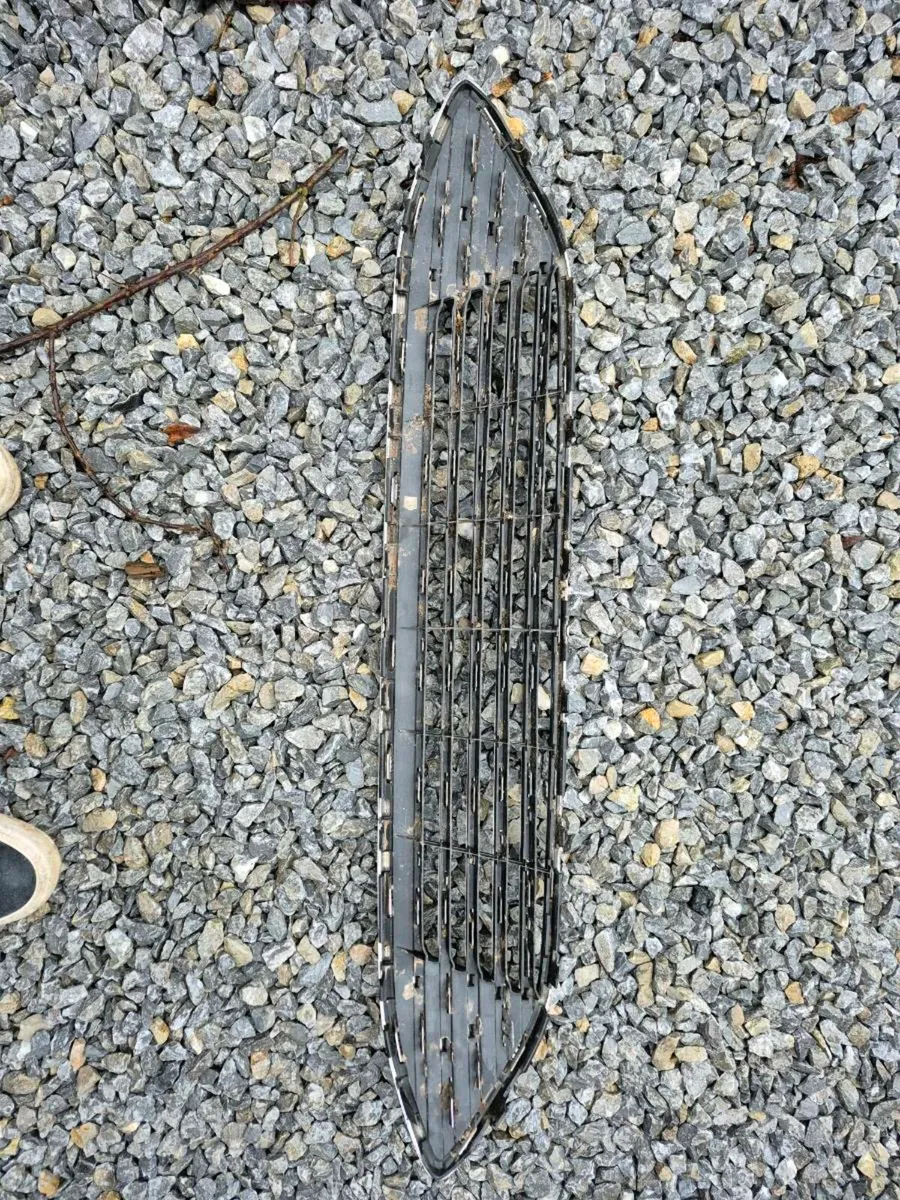 Ford mondeo front grill - Image 1