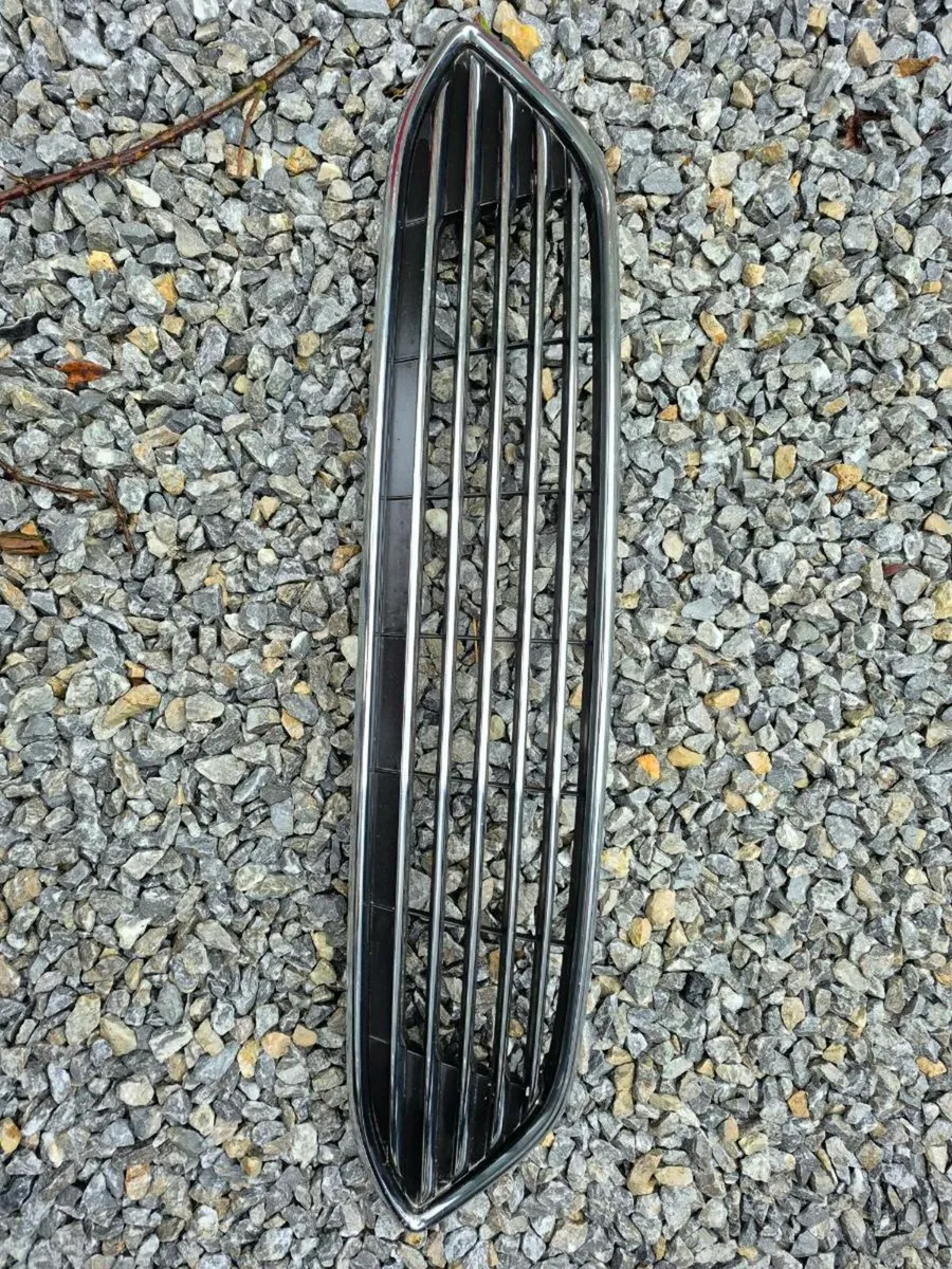 Ford mondeo front grill - Image 2