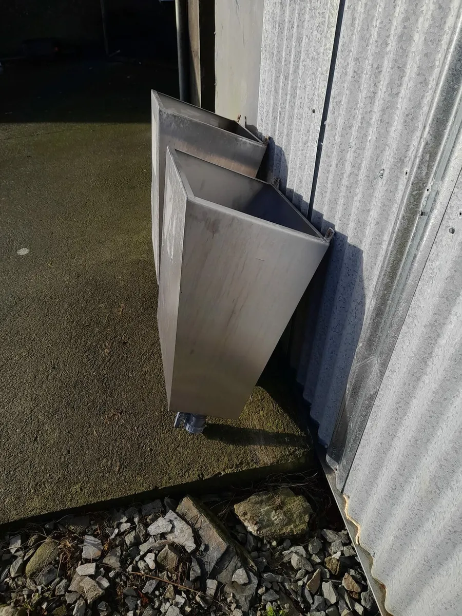 Wash troughs - Image 2