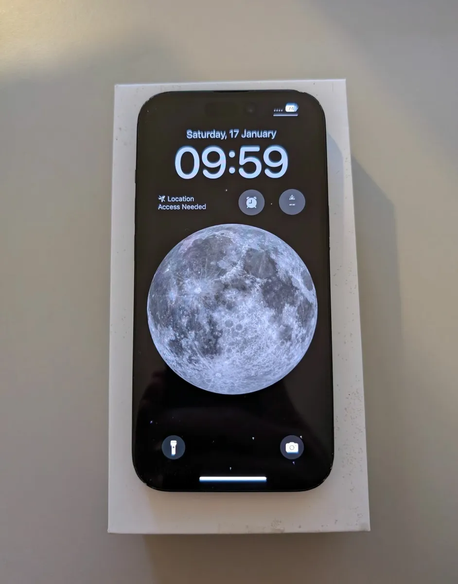 iPhone 15 - Unlocked - 90% Battery 🔋 - Image 1