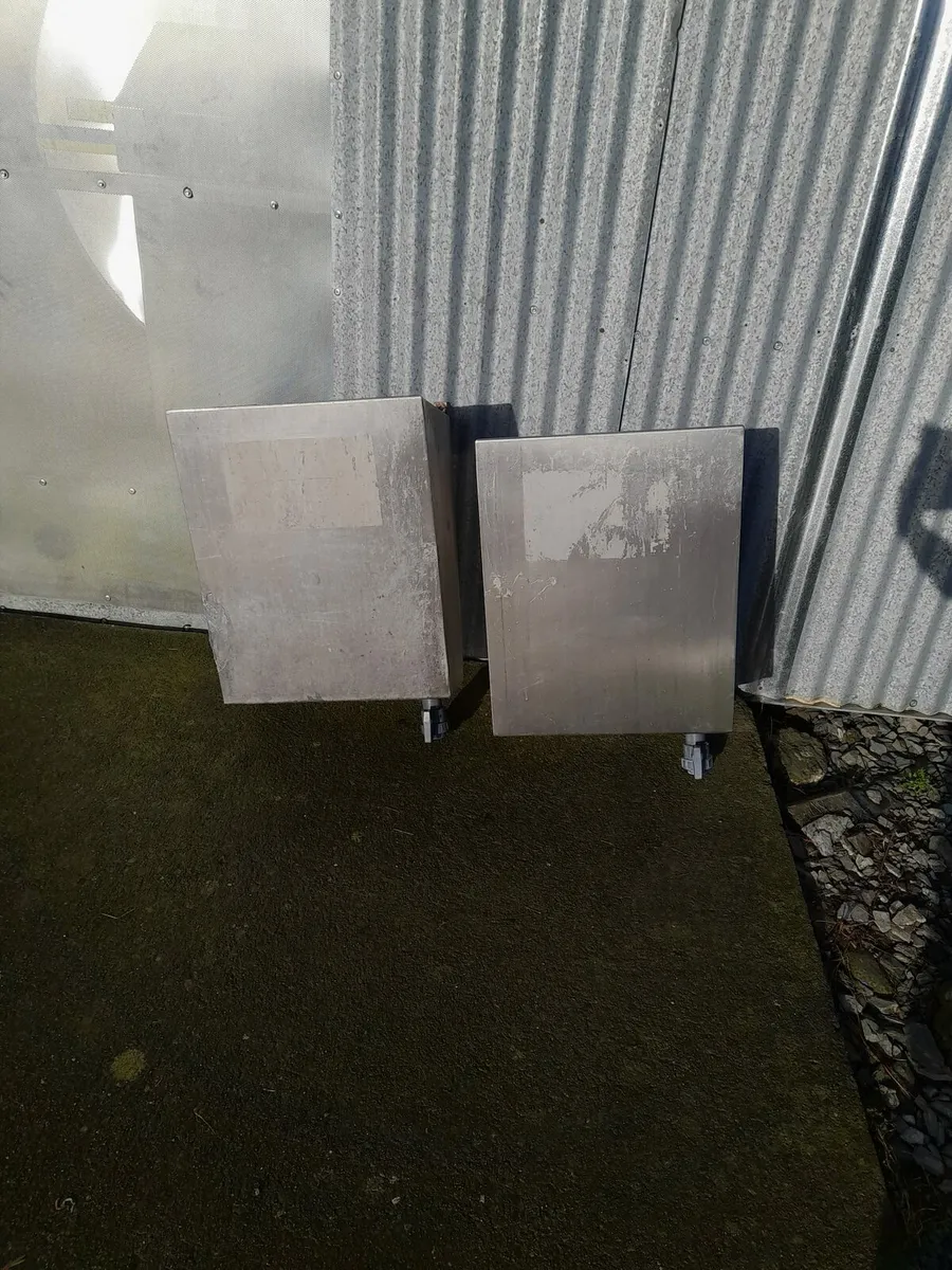 Wash troughs - Image 1