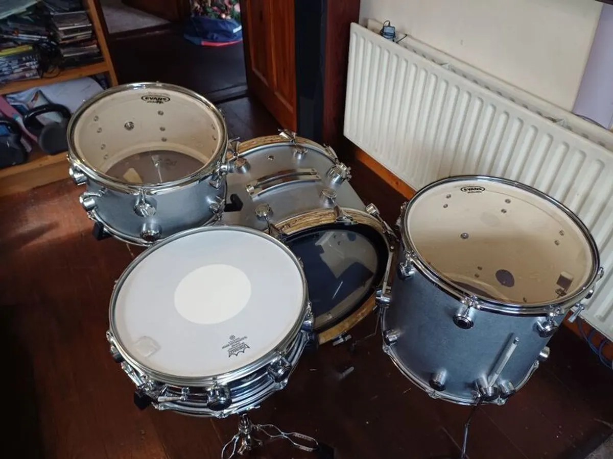 Restored Hayman Vibrasonic Kit with Metasonic Snare - Image 1