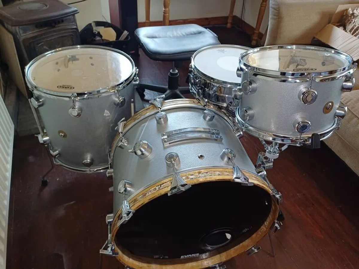 Restored Hayman Vibrasonic Kit with Metasonic Snare - Image 2