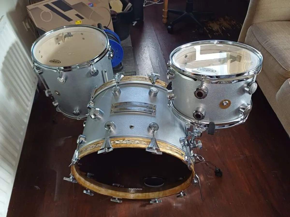 Restored Hayman Vibrasonic Kit with Metasonic Snare - Image 3