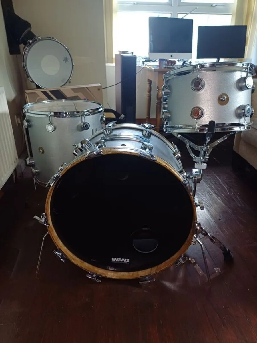 Restored Hayman Vibrasonic Kit with Metasonic Snare - Image 4