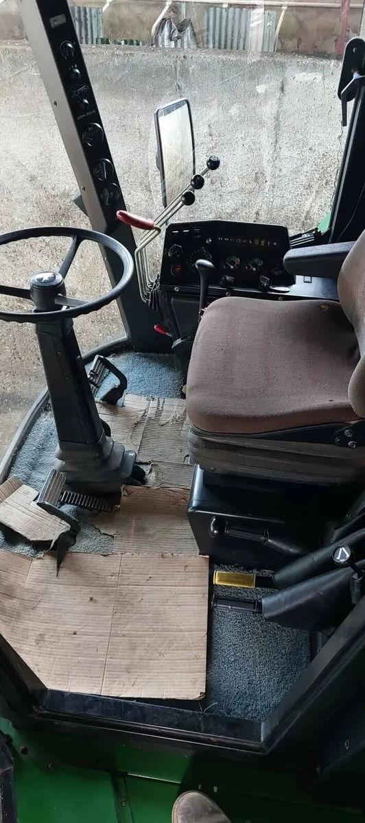 John Deere 1065 Combine - Image 4