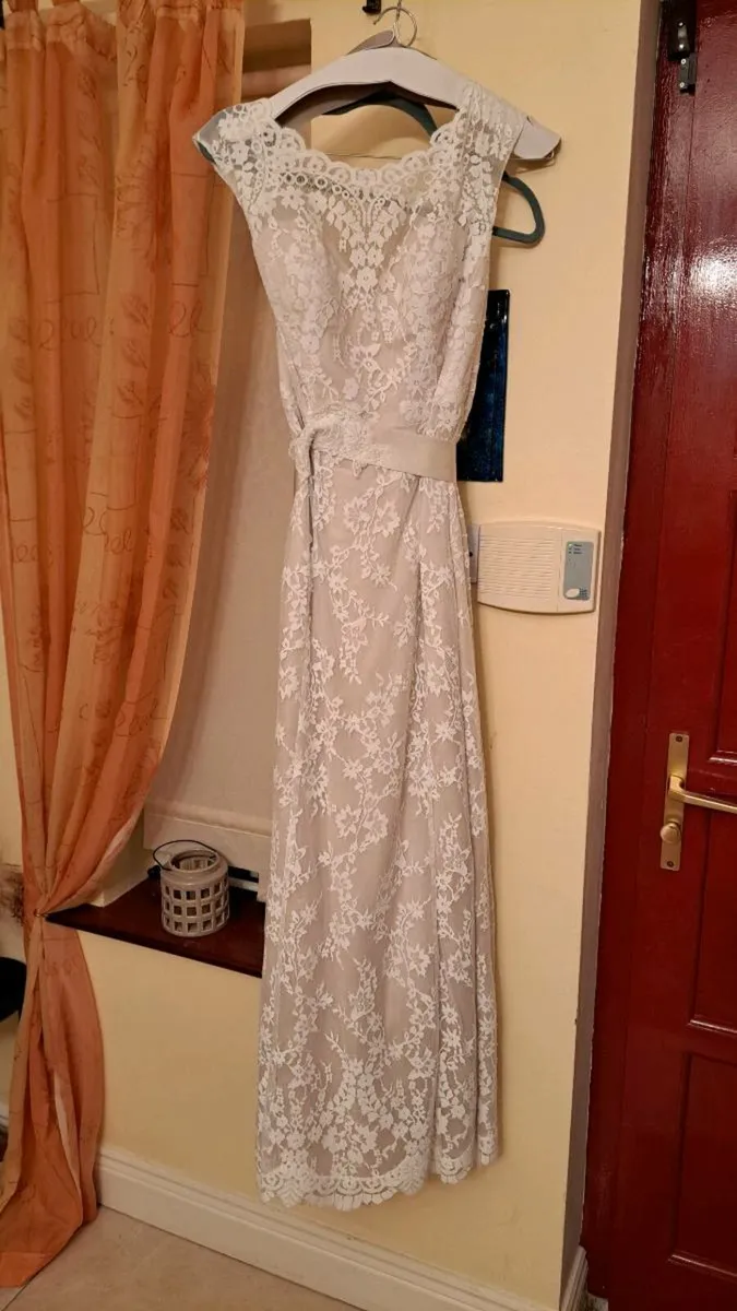 Full lace wedding dress (worn once Autumn 2024) - Image 4