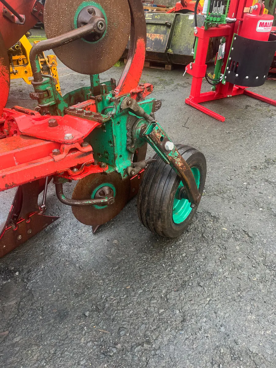 Used Kverneland 4F ES85/200 Reversible Plough - Image 4