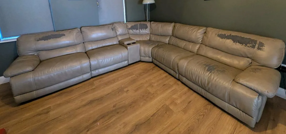 Free large corner couch - Image 1