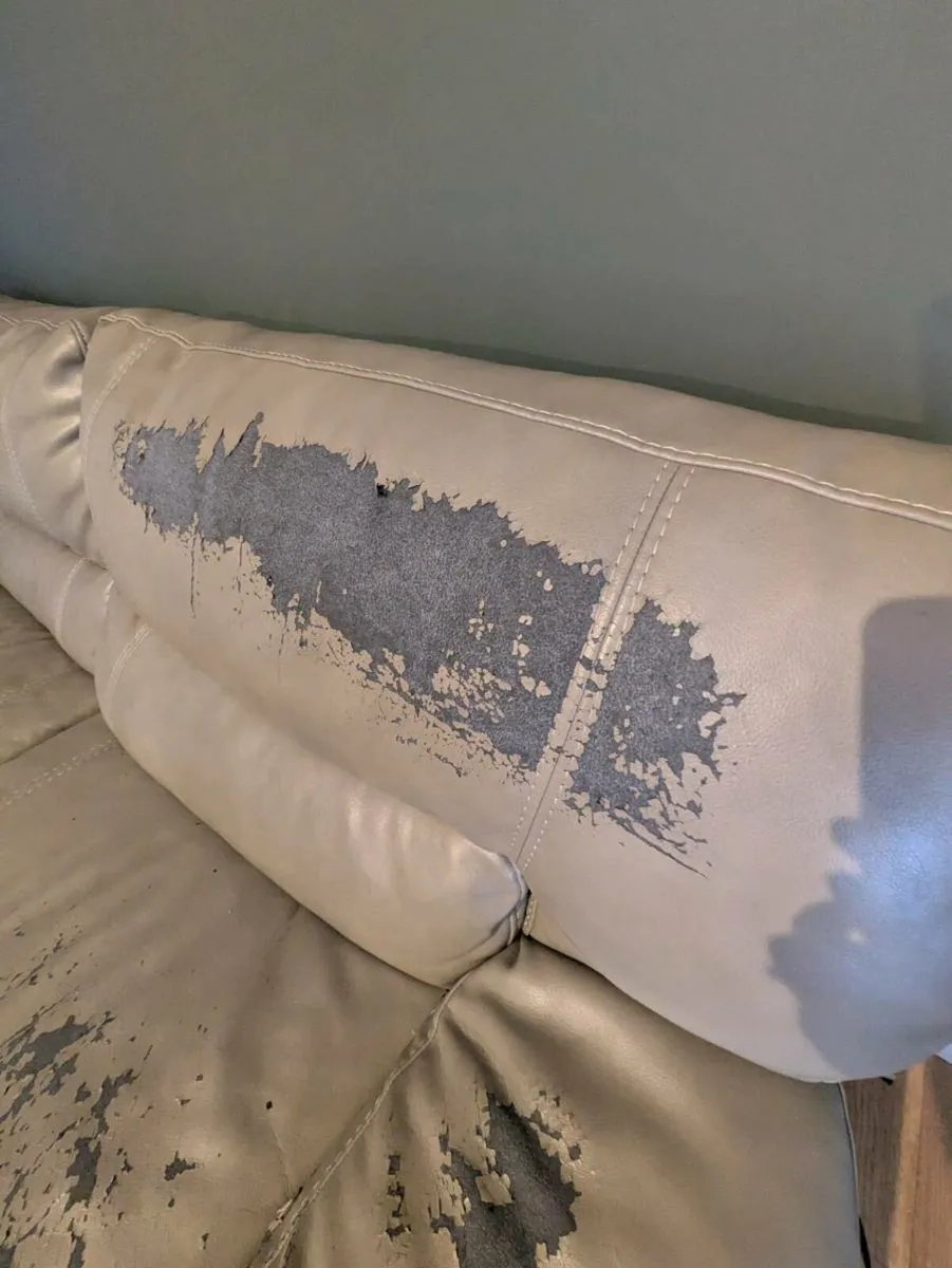 Free large corner couch - Image 3