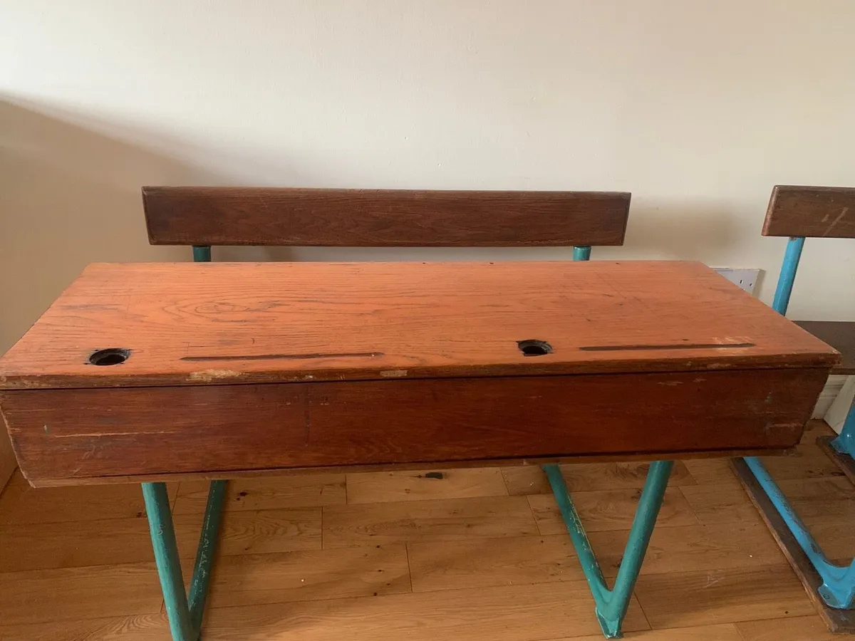 School desks - Image 1