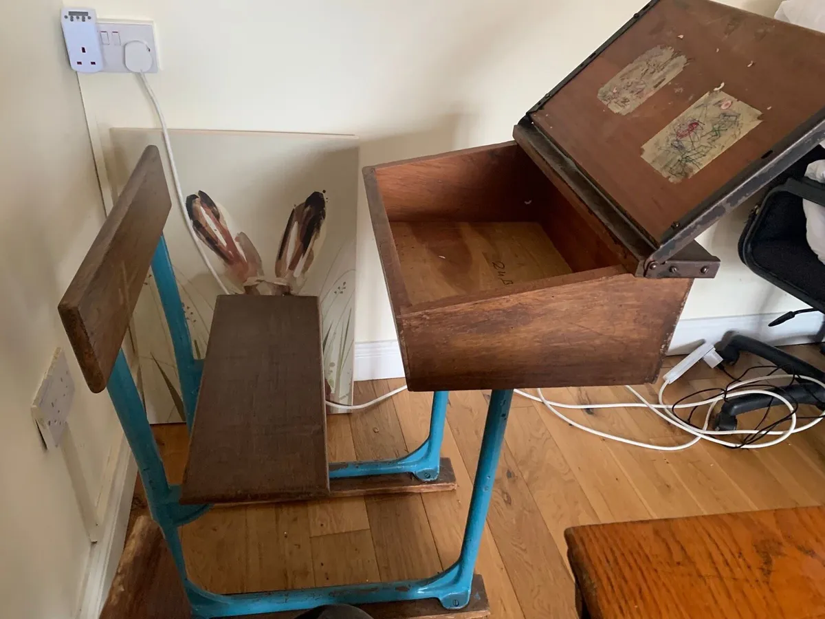 School desks - Image 3