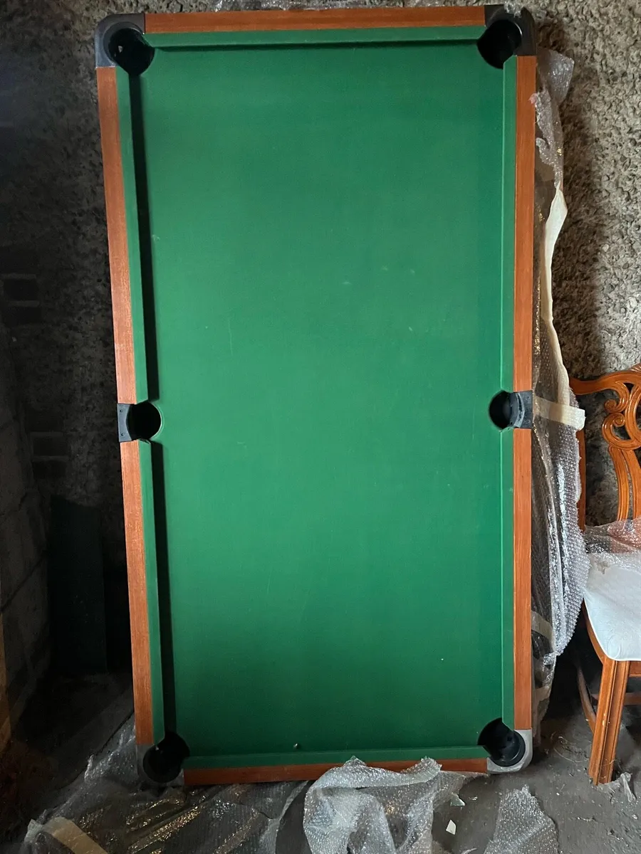 Pool table - Image 1