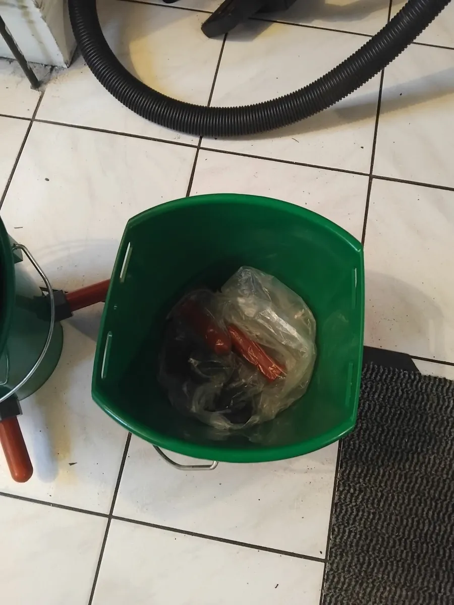 New Calf feeding bucket will feed 3 calf - Image 2