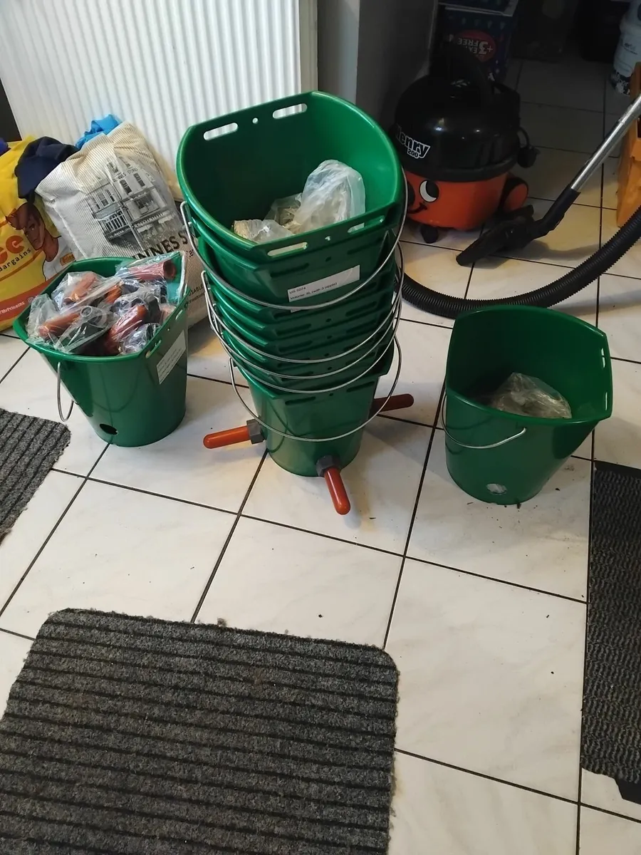 New Calf feeding bucket will feed 3 calf - Image 1