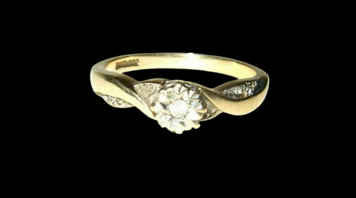 Vintage Hallmarked Diamond 9ct Gold Ring - Image 1
