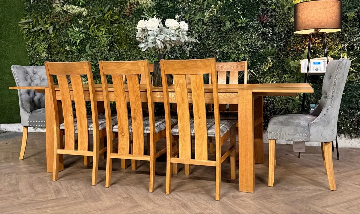 Large extending oak kitchen table & 8 chairs - Image 1