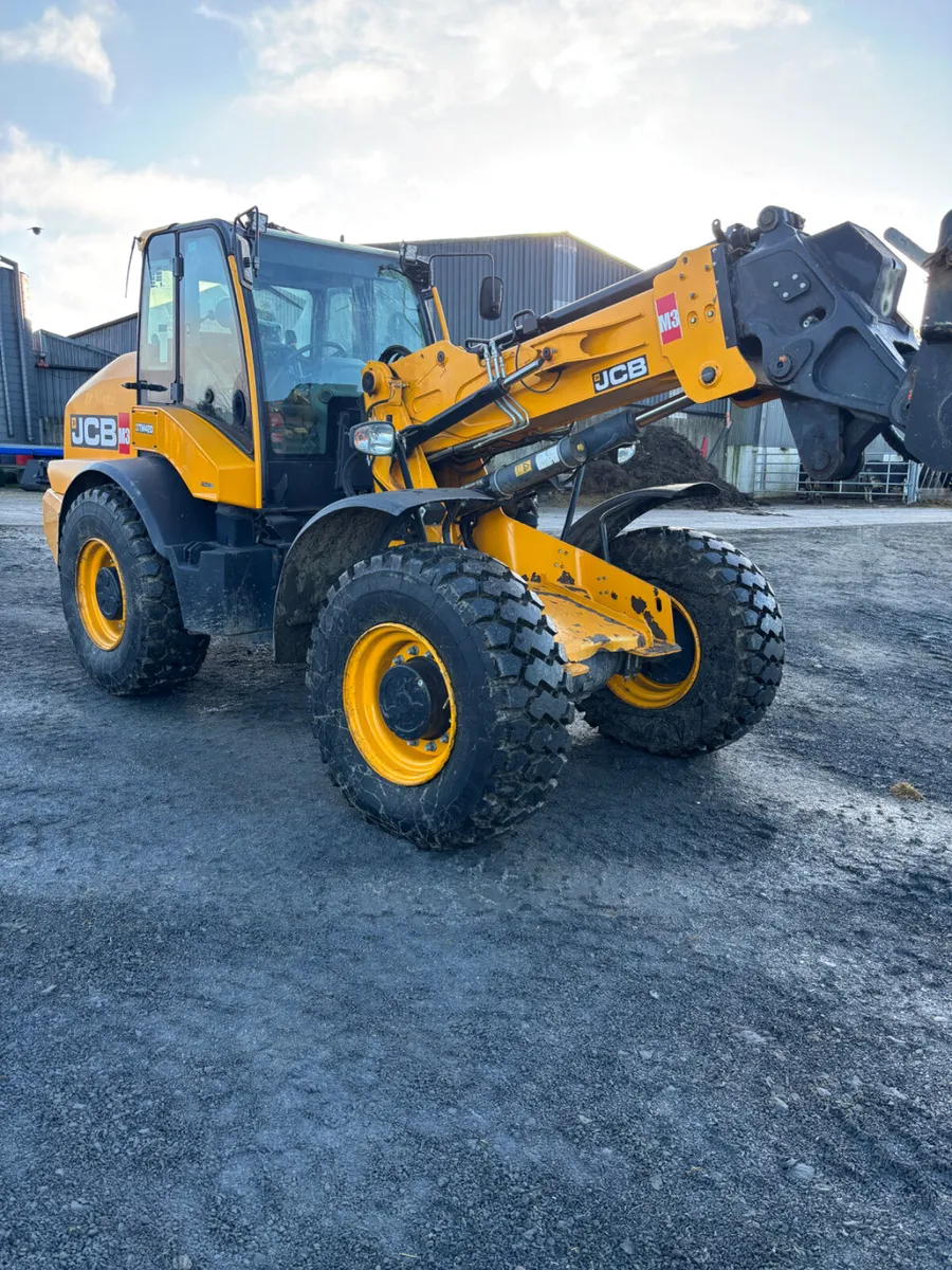 Selection of New Holland and Case tractors - Image 3