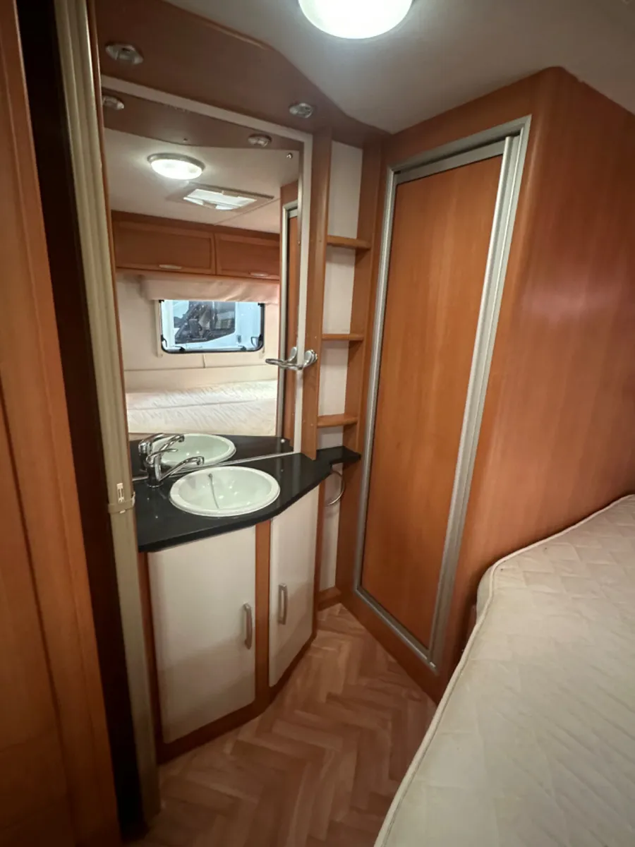 2008 Lunar FIXED BED 4 Berth Caravan - Image 4