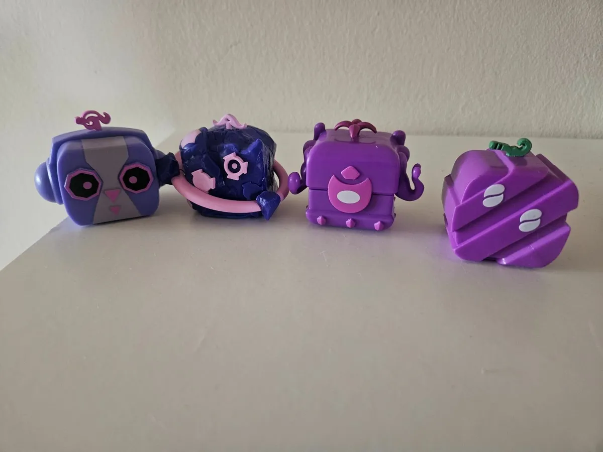 Roblox blox fruit toy x 4