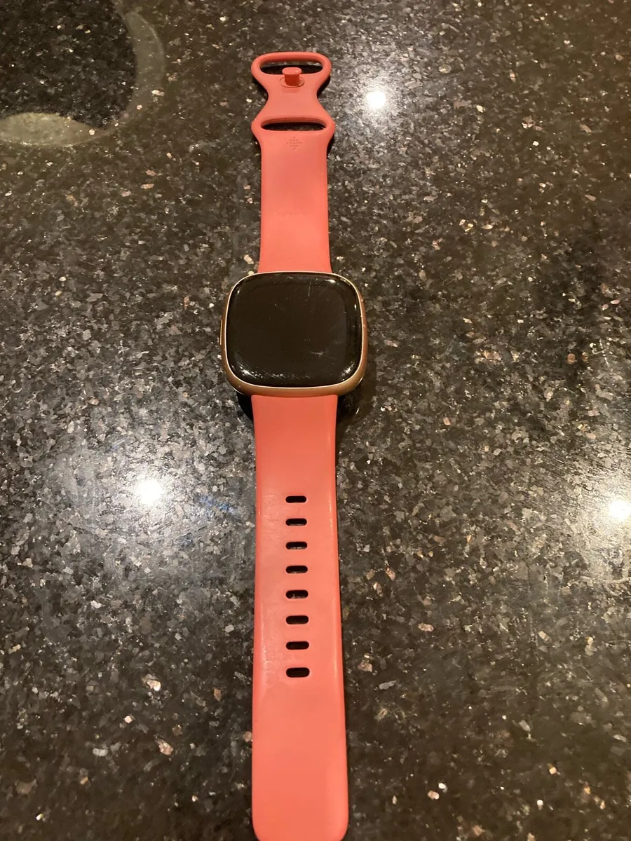 Fit bit versa 4 - Image 1
