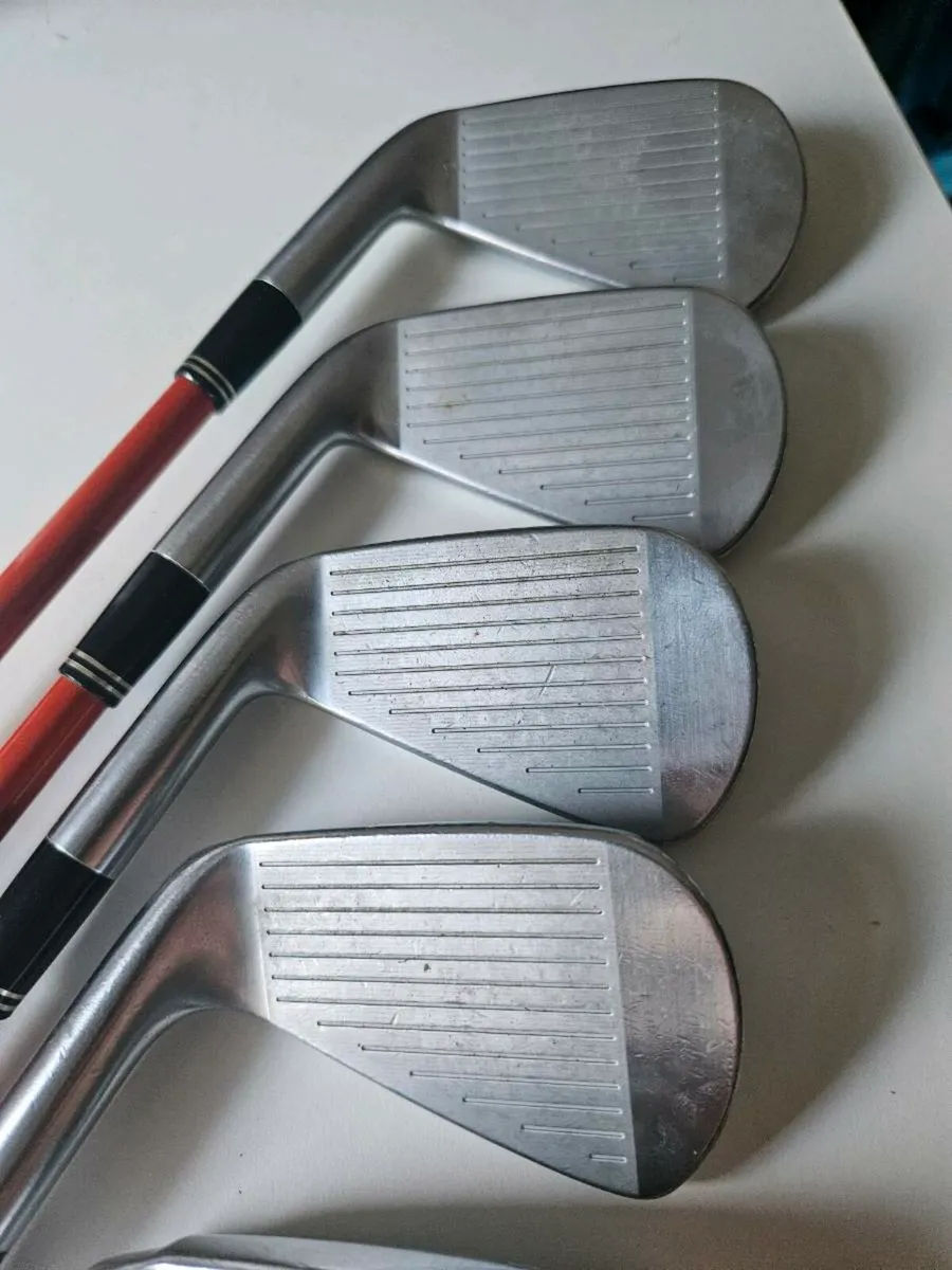 Srixon Combo 745 & 945 Custom Tour AD Shafts - Image 3