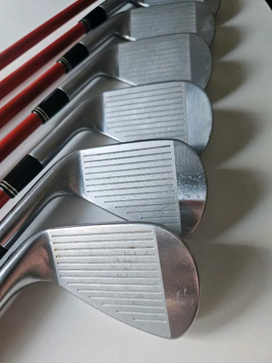 Srixon Combo 745 & 945 Custom Tour AD Shafts - Image 4