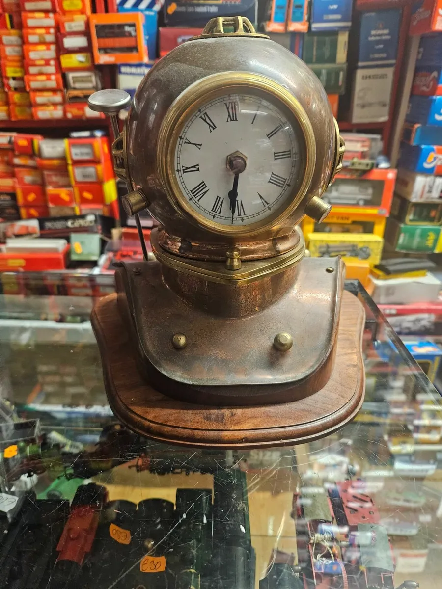 Vintage Looking Divers Helmet Clock - Image 1